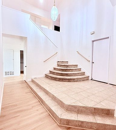 3rd image of 9043 Meadowrun Pl