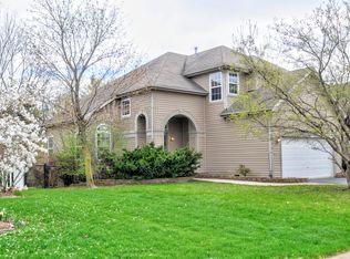 355 Wagonwood Rd, Round Lake, IL 60073