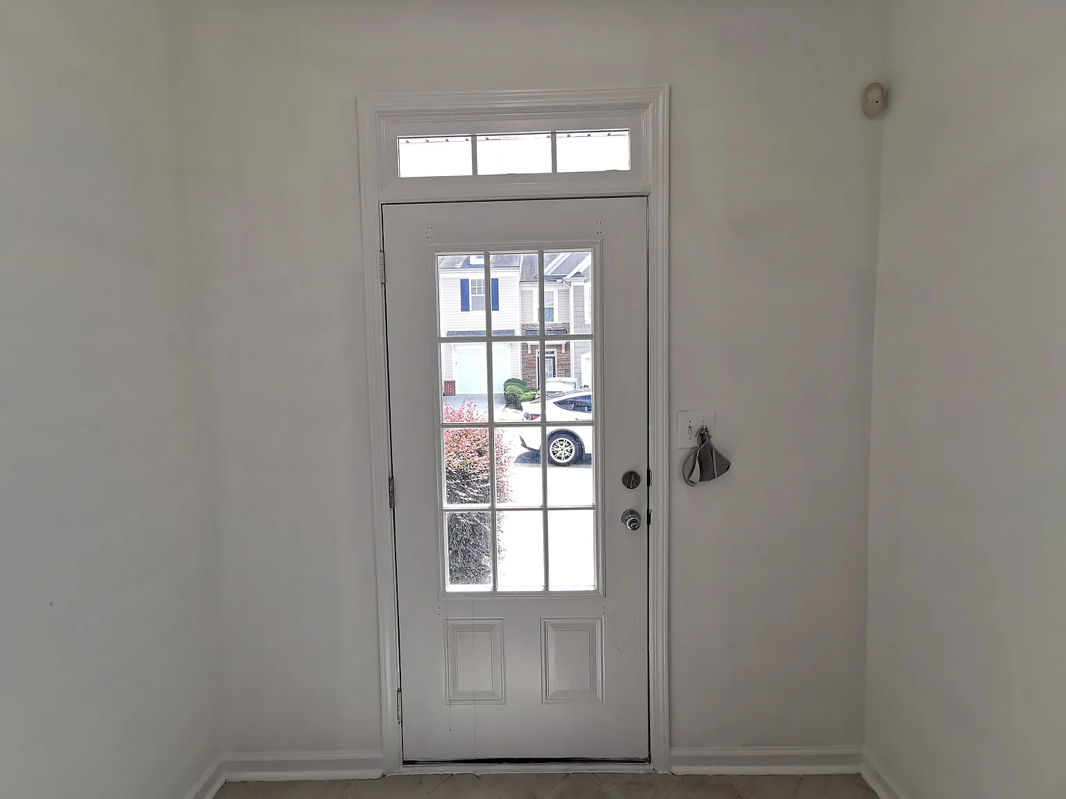2073 Executive Dr — Photo 3