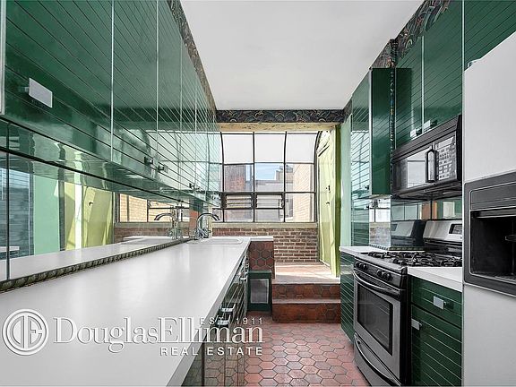 4th image of 1050 Park Ave #Phc