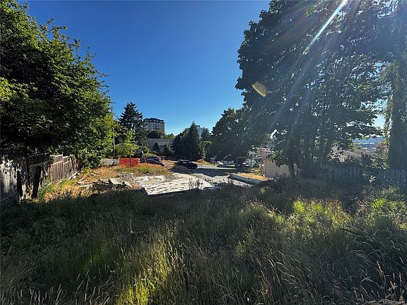 4th image of 1258 Woodway Rd