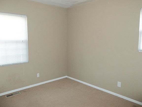 3rd image of 1302 Columbus Dr