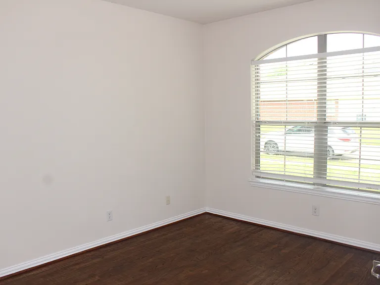 906 Meadow Flower Ln — Photo 5
