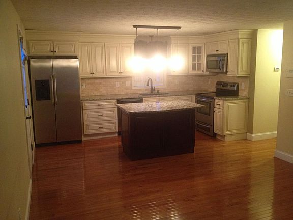 3rd image of 16 Ivywood Ln