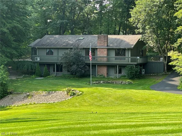 662 Dominic Dr, Cuyahoga Falls, OH 44223