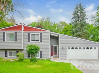 112013 Warner Cir, Chaska, MN 55318