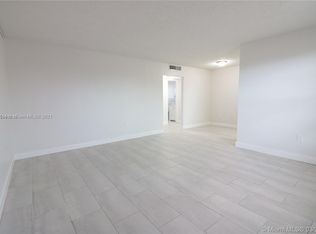 400 NE 1st St #109, Hallandale, FL 33009
