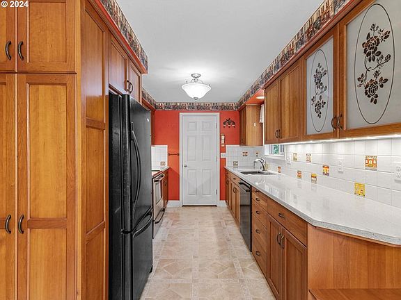 4th image of 24312 NE 204th St