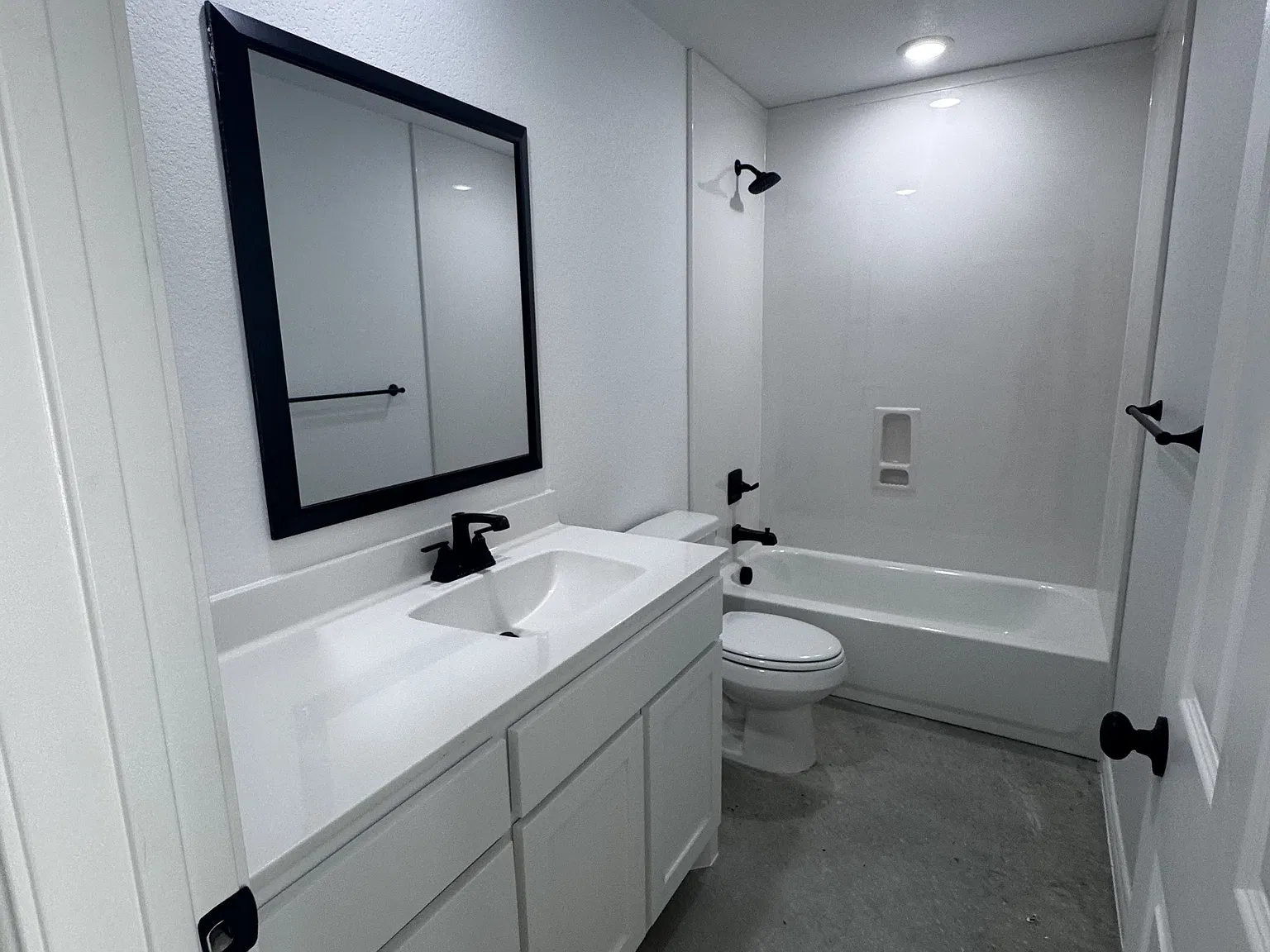 209 Elbert Lane - A — Photo 2