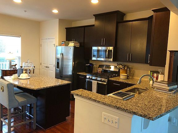 Gourmet Kitchen, stainless, granite, 42_ cabinets