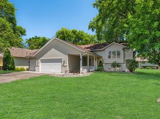 4610 Parkwood Dr SE, Prior Lake, MN 55372