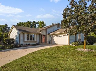 N77W15736 Crossway Dr, Menomonee Falls, WI 53051