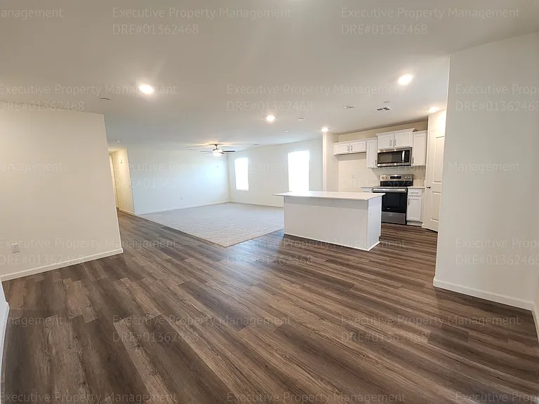 8921 Kemi St — Photo 33