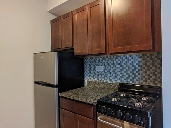 3rd image of 554 W Arlington Pl #1MB