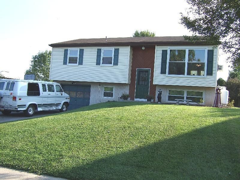 2nd image of 26 Carriage Cir