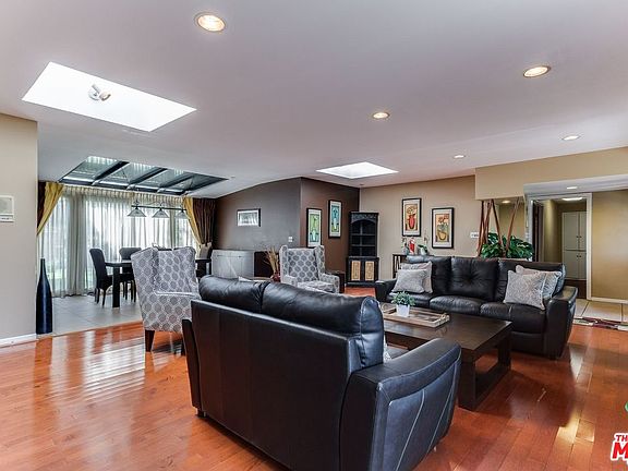 3rd image of 3934 Carmona Ave