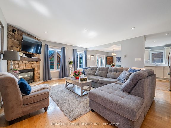 3rd image of 25 Meadowview Dr