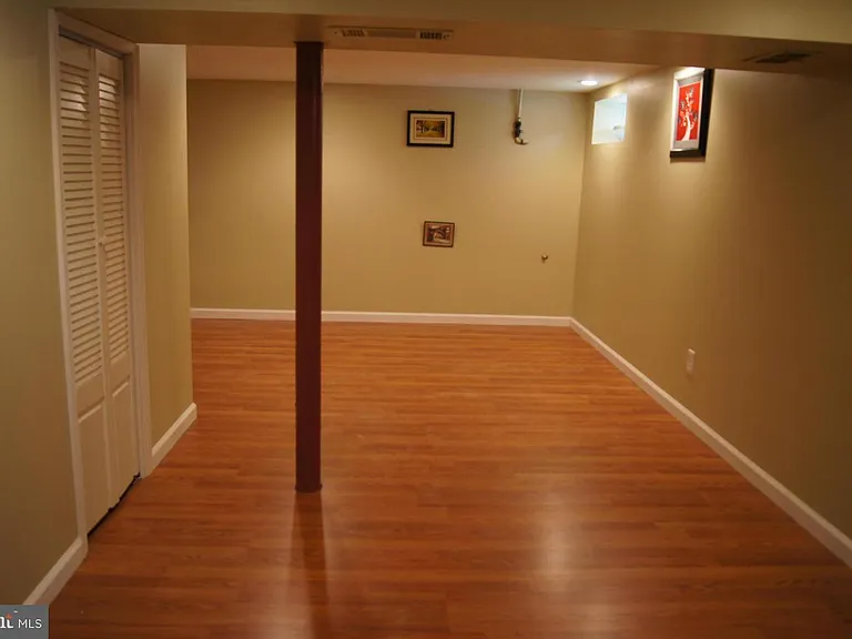 16 Evans Ave — Photo 15