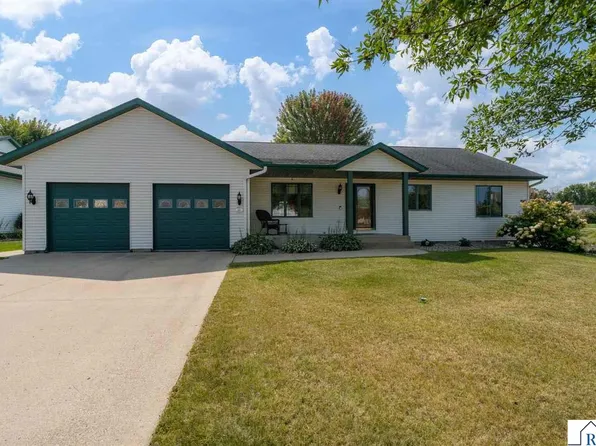 101 Wickfield Dr, Mankato, MN 56001
