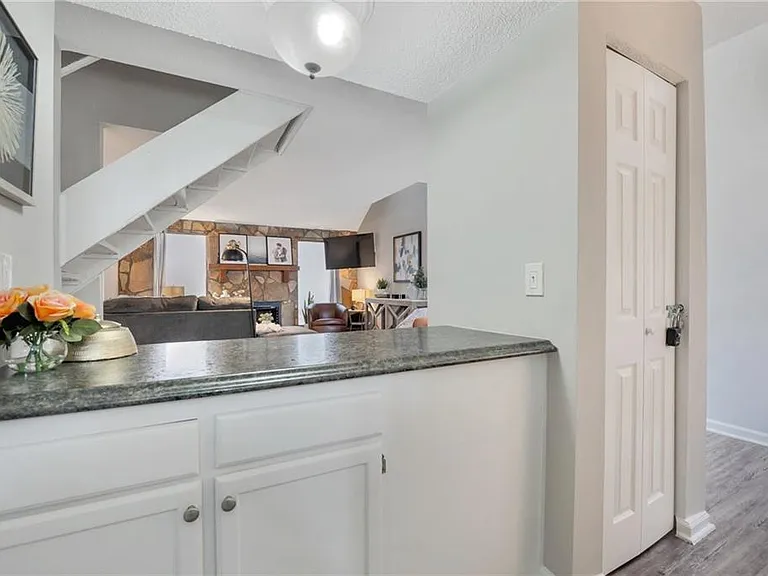 Pam Ln SW — Photo 10