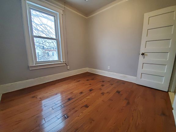 2nd image of 575 Bramhall Ave #2E