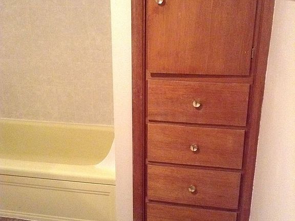 5th image of 107 E Fremont Ave APT 2