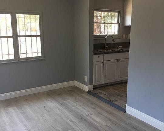5th image of 361 W 47th Pl