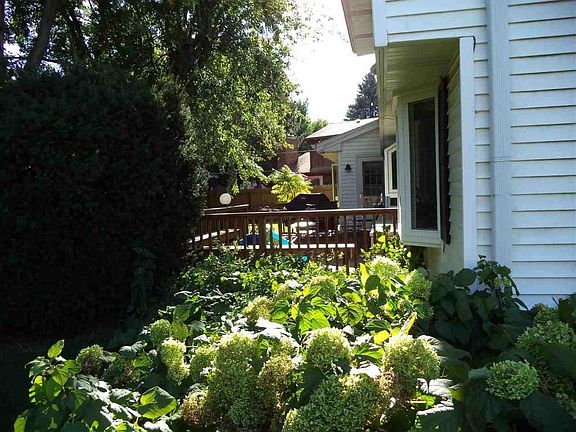 3rd image of 5821 Chevy Chase Ln