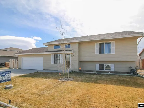 1929 Omaha Trl, Bar Nunn, WY 82601