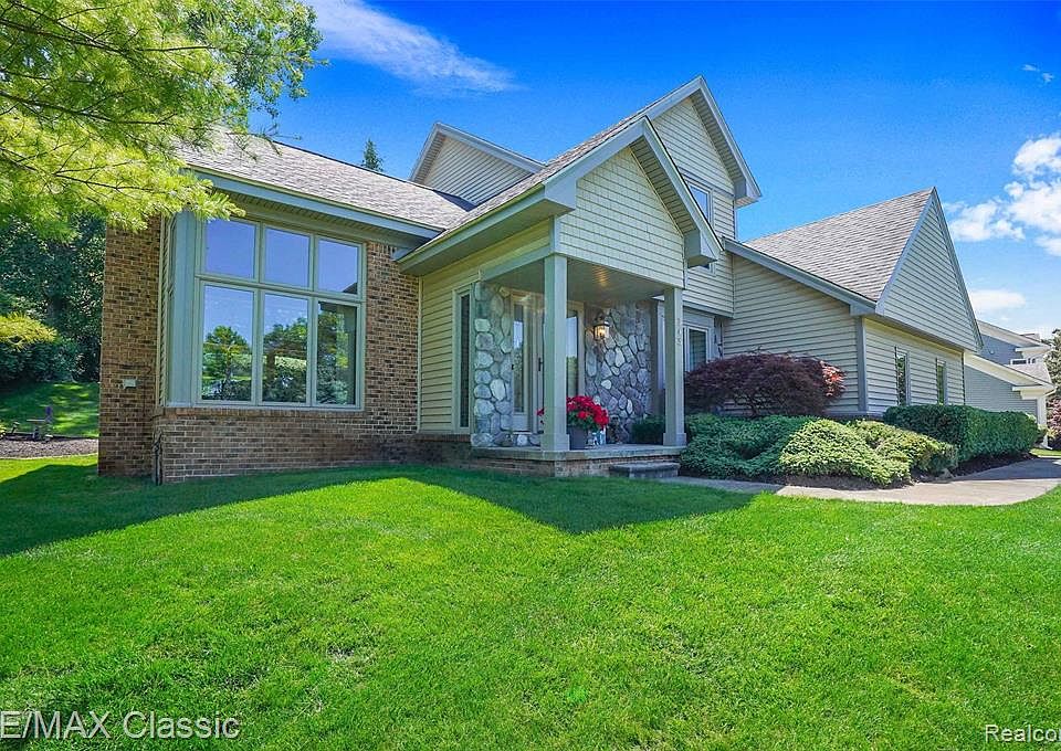 1st image of 343 Rosario Ln