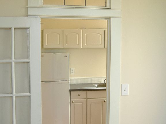 4th image of 1050 N 36th St #21332684