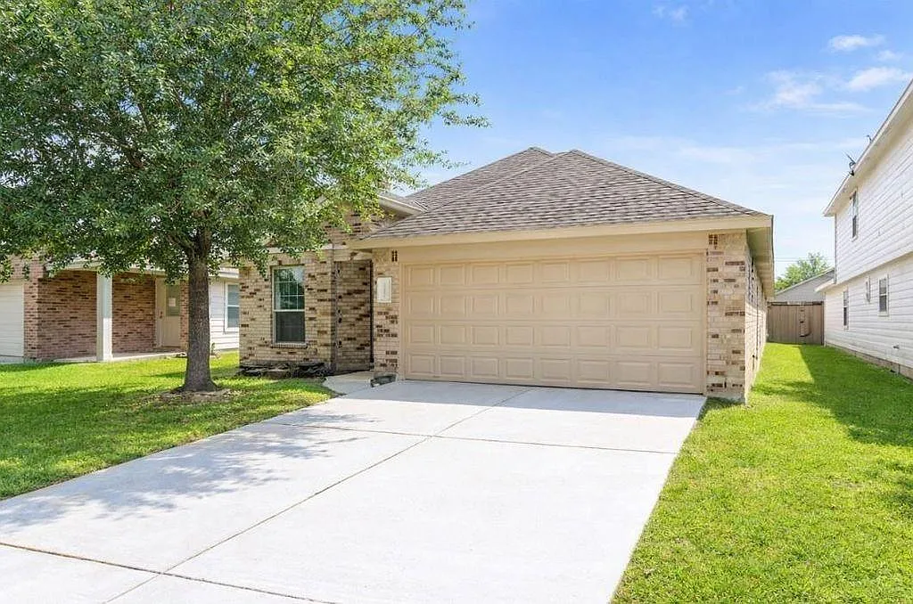 3 bed, 2.0 bath, 1698 sqft, $2,100 — Photo 3