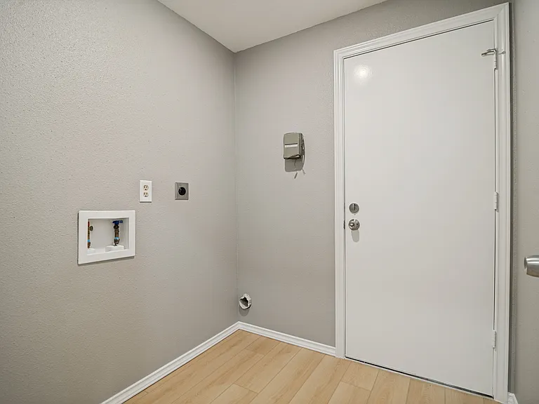 2700 Cornell Dr — Photo 12