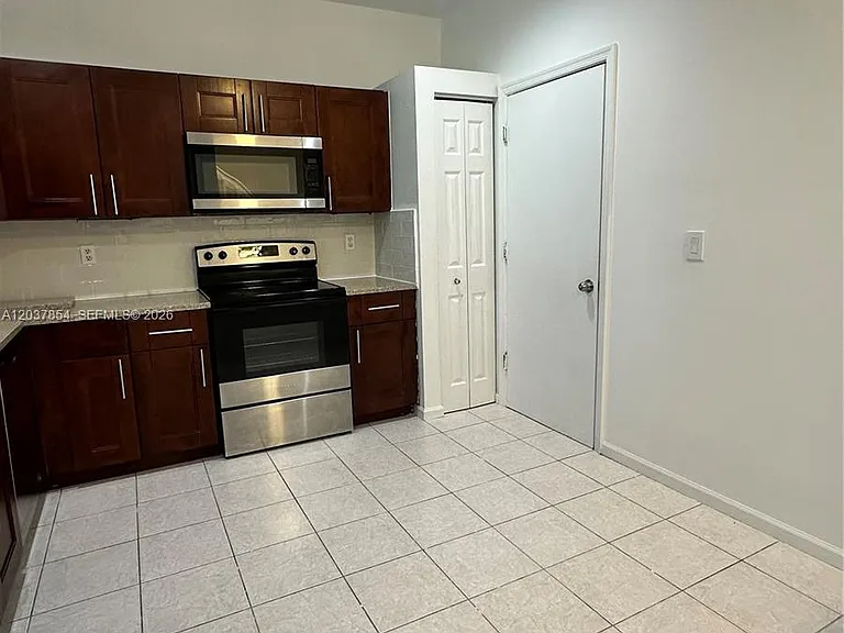 5541 NW 90th Ter #5541 — Photo 4