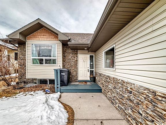 2nd image of 126 W Strathmore Lakes Bnd