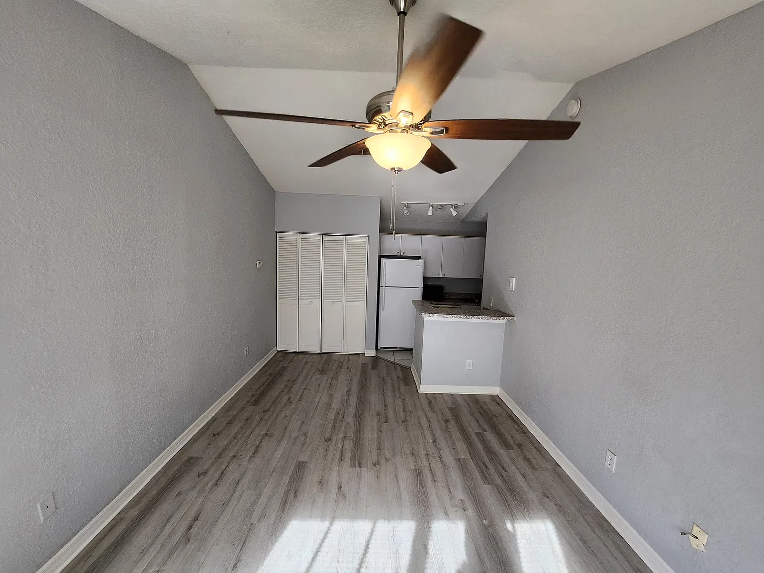 Metrowest 1/1 condo — Photo 4