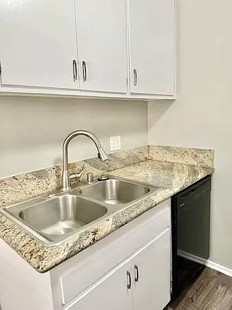 501 Magnolia St #107 — Photo 5