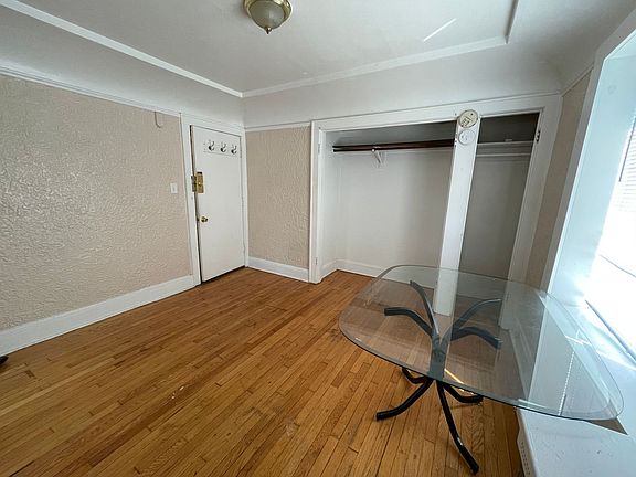 3rd image of 1767 N Arlington Pl APT 09