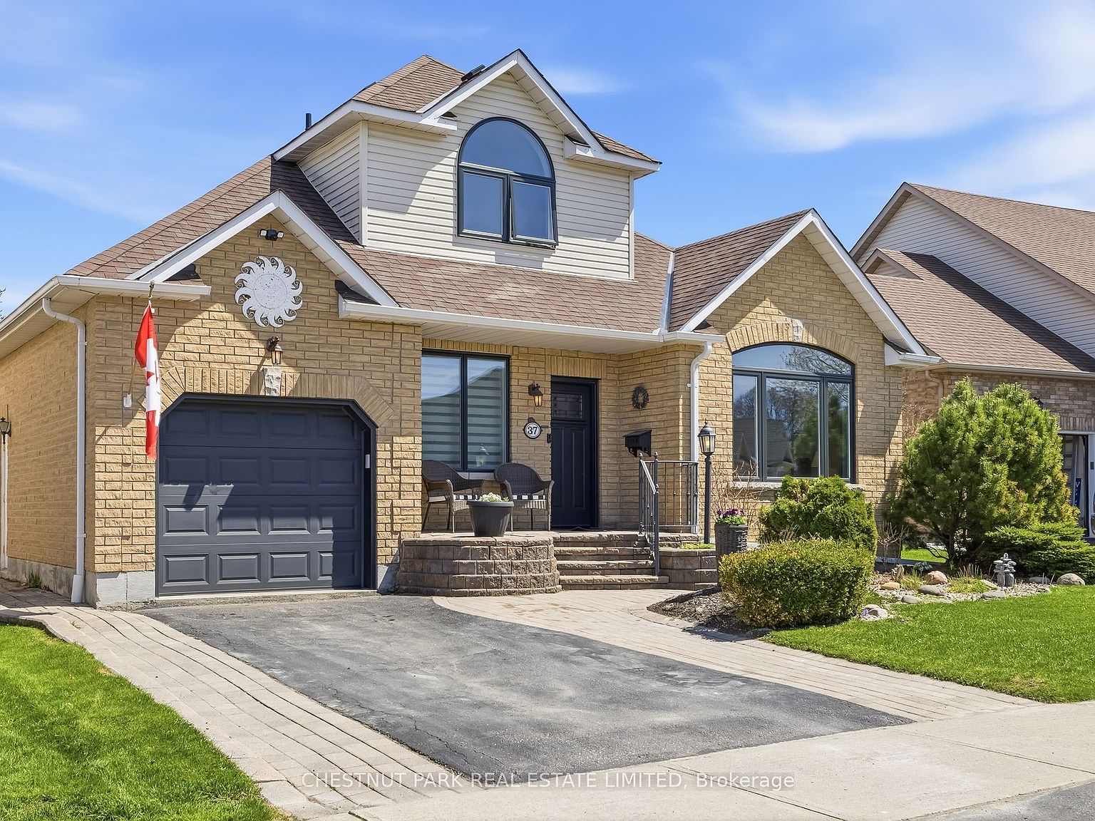 37 Waterbury Cres