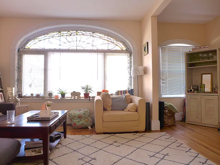 47 Alton Pl — Photo 2