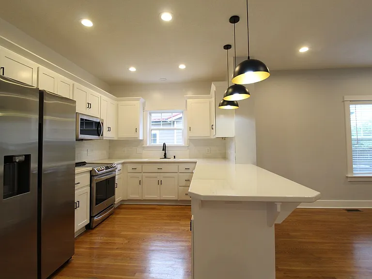 3733 Thompson Cir — Photo 7