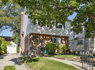 7559 178th St, Fresh Meadows, NY 11366