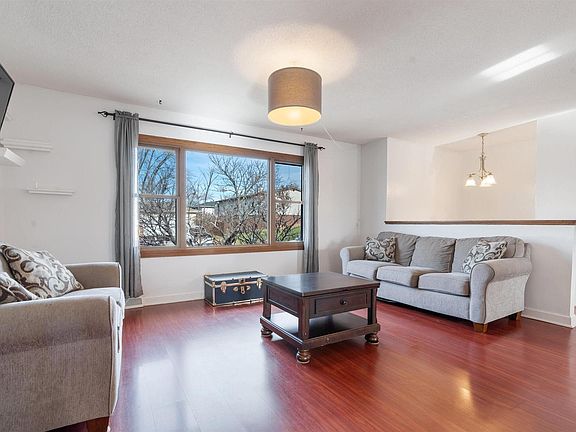 2nd image of 2923 Cambridge Dr