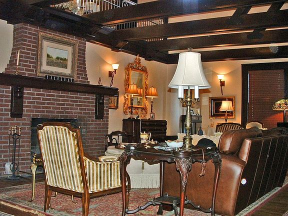 Grand hall, woodburning FP