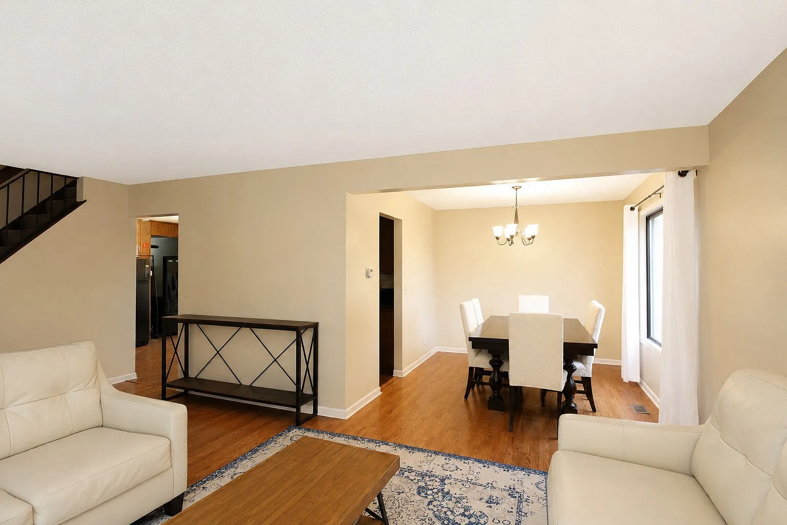 4 bed, 2.5 bath, 2028 sqft, $3,350 — Photo 4