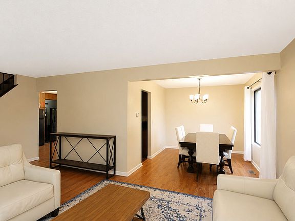 4th image of 982 Valleyview Dr