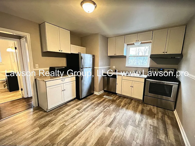 713 Oakview Dr — Photo 9