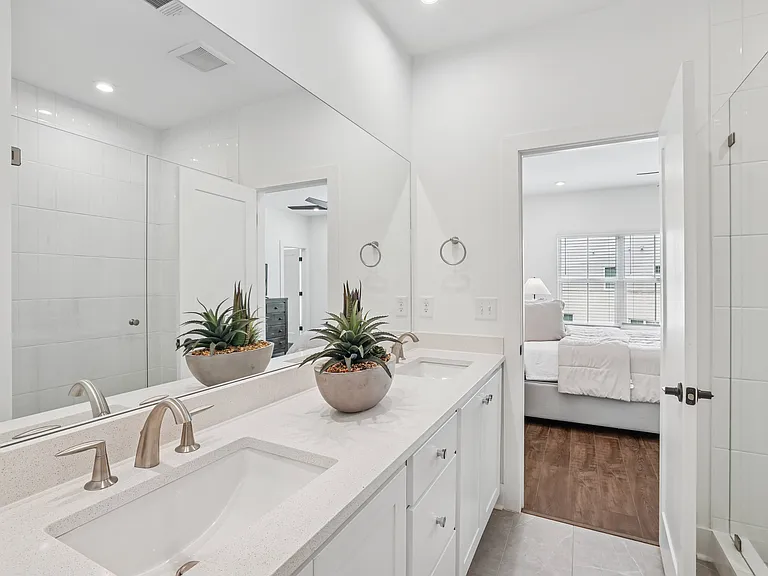 Henley Avondale — Photo 15