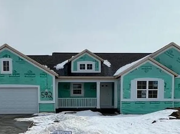 592 Lincoln Lawns Dr NW, Grand Rapids, MI 49534