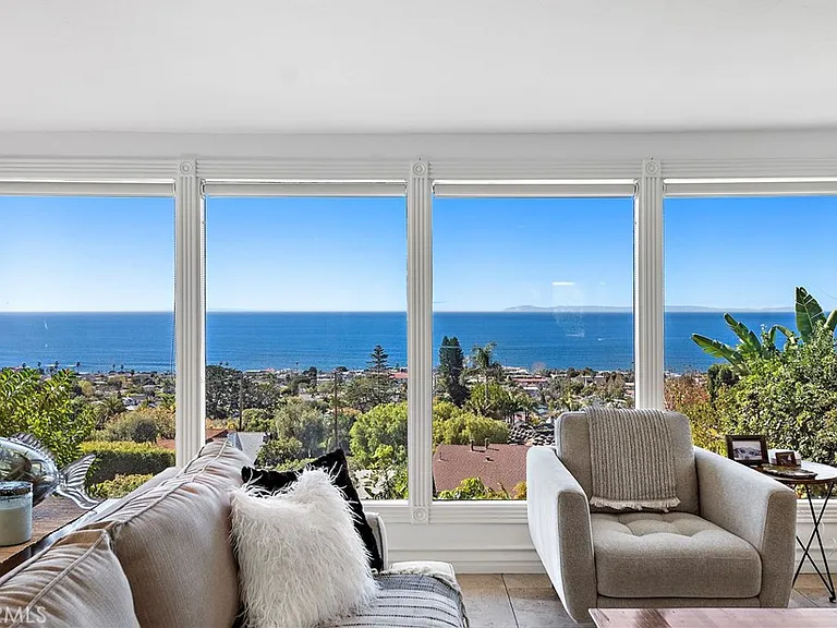 875 Coast View Dr — Photo 2